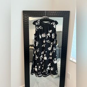 Beautiful cocktail/party dress from Jessica Howard. Black and white print. NWT